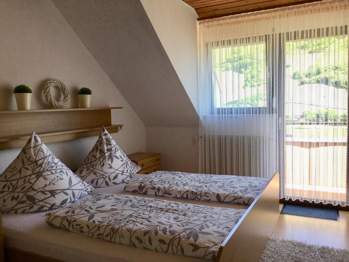 Mosel-Appartements Nehren Zell an der Mosel Exterior photo